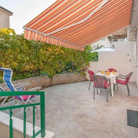 Neda Apartment Omiš